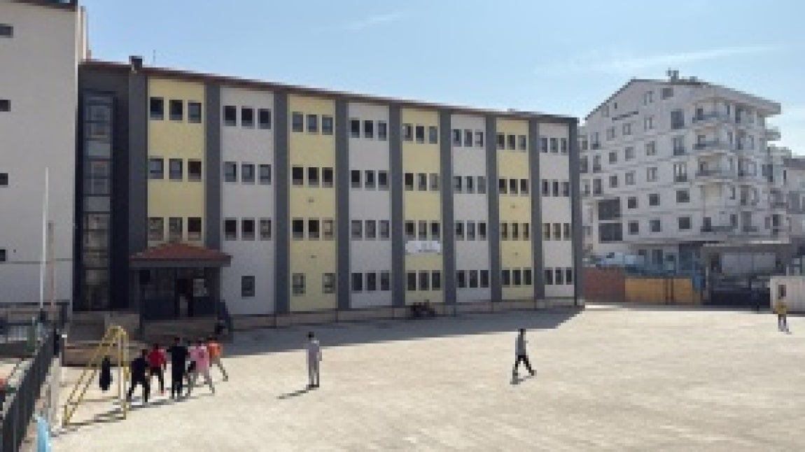 Gebze 100. Yıl Ortaokulu Fotoğrafı